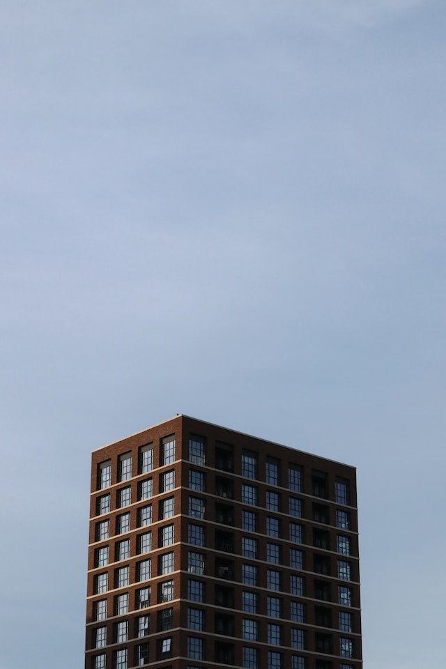 An image of an apartment building